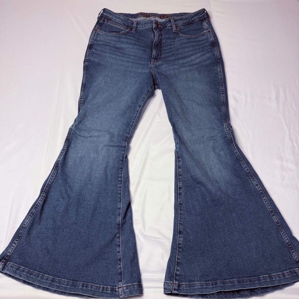Wrangler Women's 33x32 Extreme Flare Bell Bottom Jeans Y2K Western Hippie Hemp